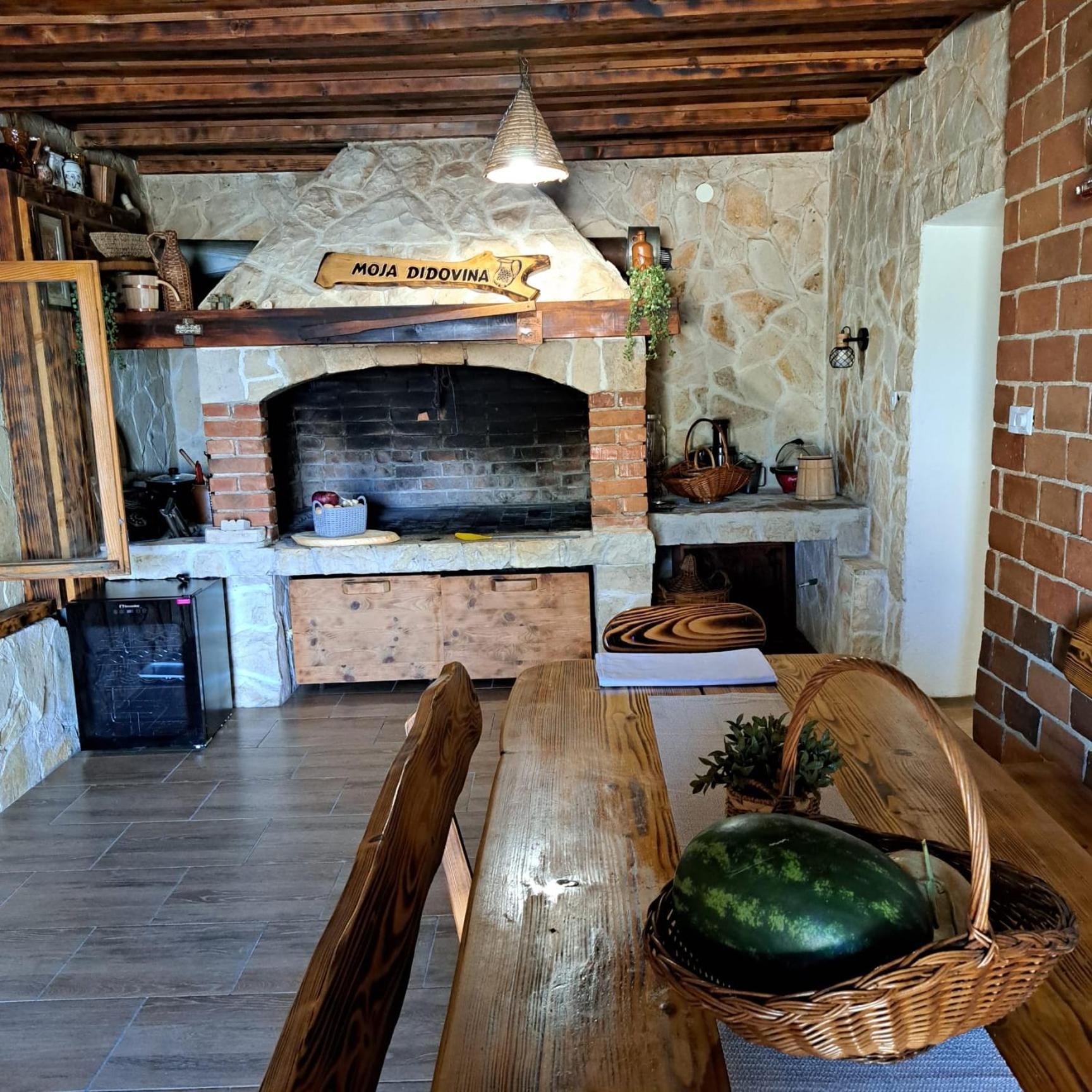 Iva Apartman Sa Bazenom Donji Zemunik Exterior foto
